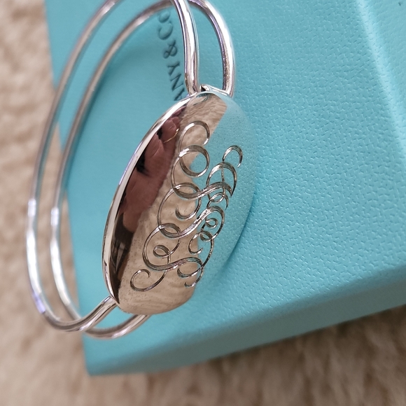 Beautiful Vintage Tiffany & Co. Sterling Bracelet in Original Pouch/Box - Picture 2 of 13